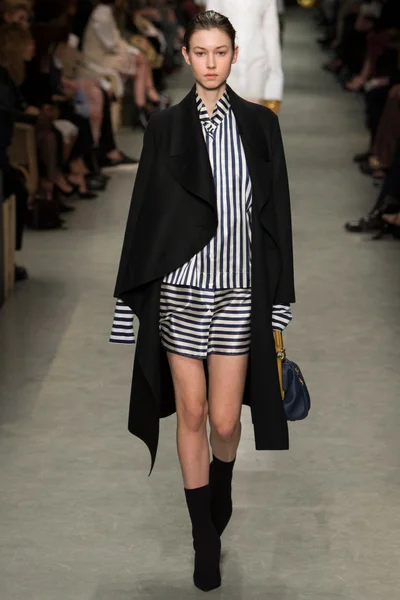 Look 17